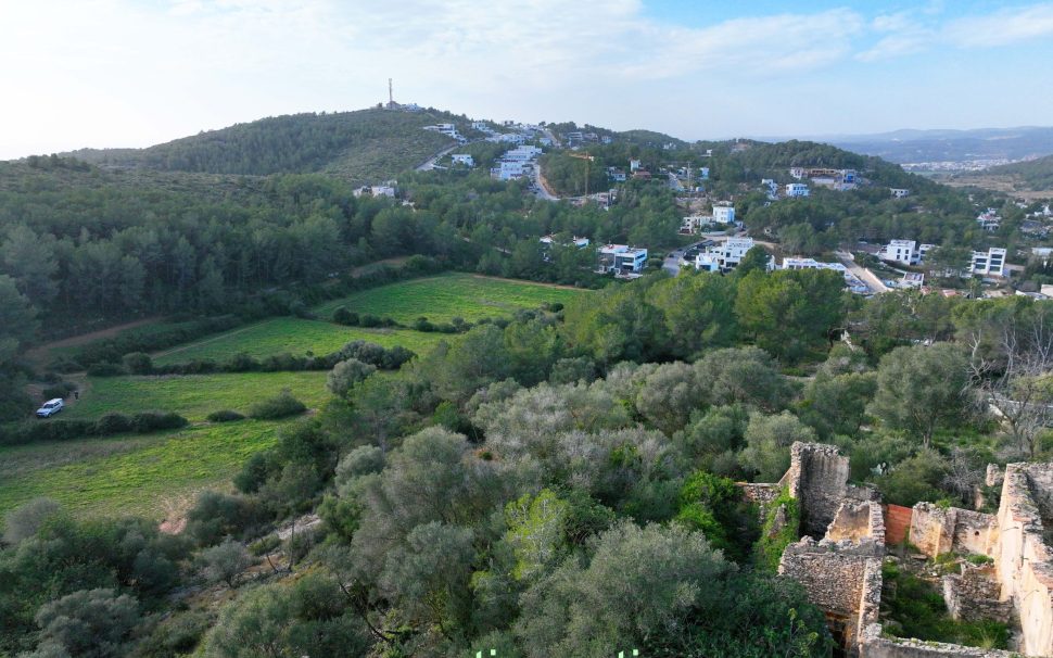 Finca rústica con masía en ruinas en Sitges (Barcelona)