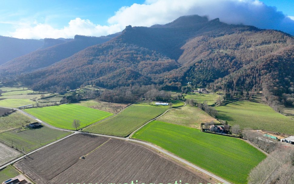 Finca rústica agrícola i forestal a la Vall d’en Bas (Garrotxa/Girona)