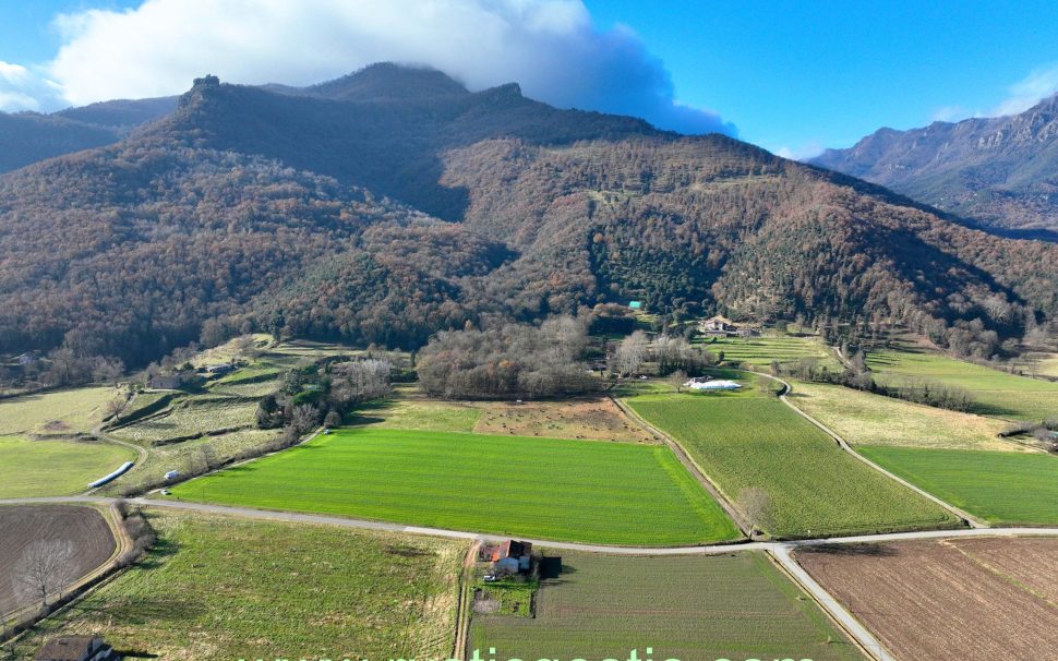 Finca rústica agrícola i forestal a la Vall d’en Bas (Garrotxa/Girona)