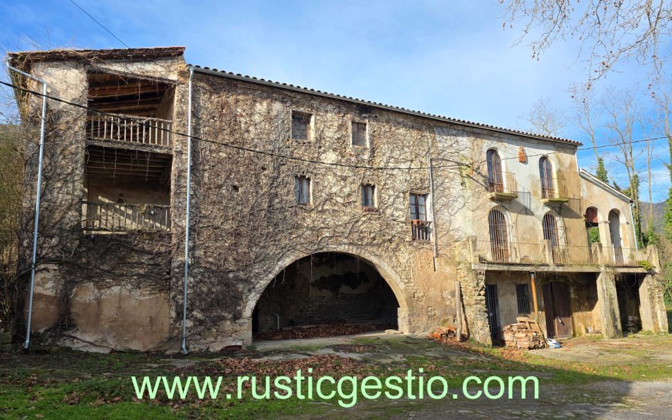 Finca rústica agrícola i forestal a la Vall d’en Bas (Garrotxa/Girona)