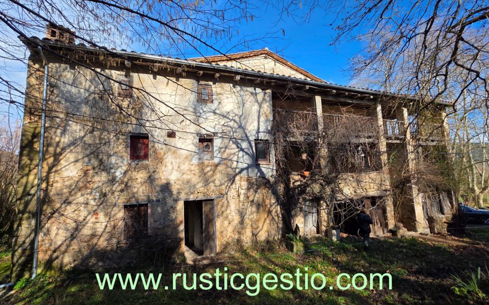 Finca rústica agrícola i forestal a la Vall d’en Bas (Garrotxa/Girona)